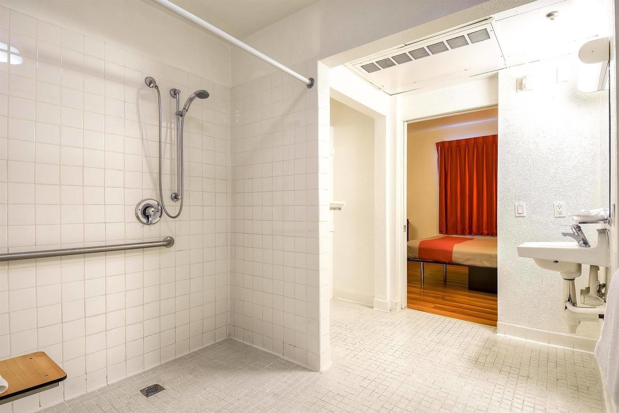 Motel 6-San Diego, Ca - Downtown Экстерьер фото