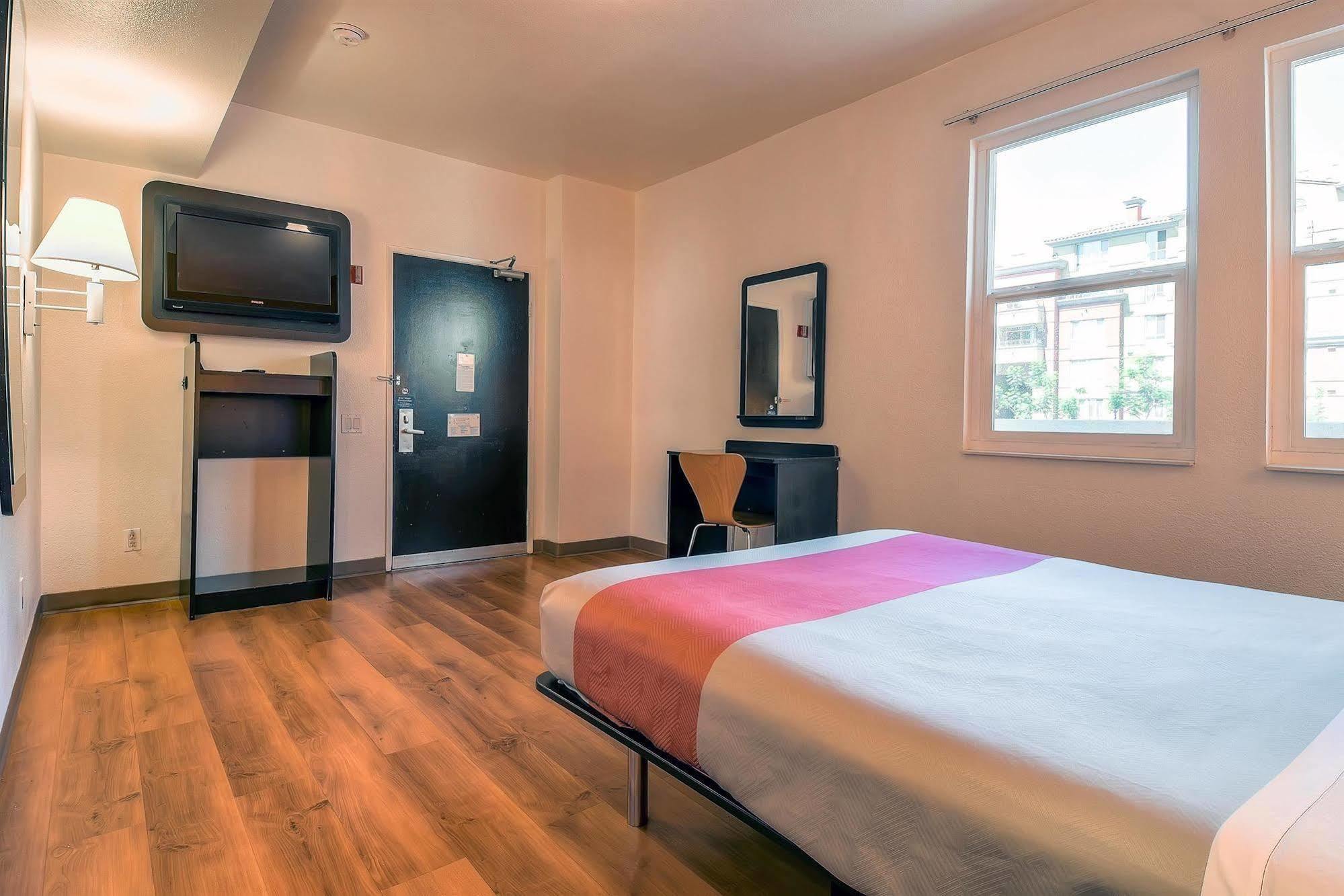 Motel 6-San Diego, Ca - Downtown Экстерьер фото