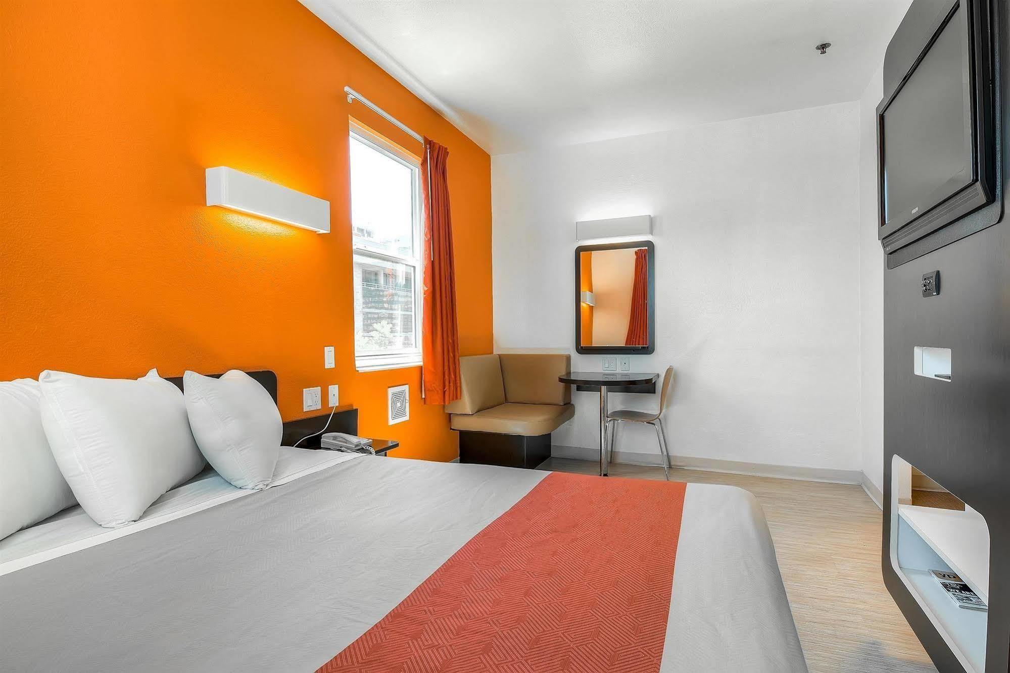 Motel 6-San Diego, Ca - Downtown Экстерьер фото